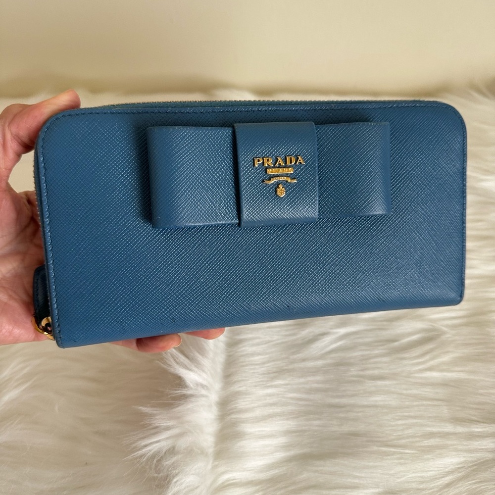 Auth Prada Wallet EUC